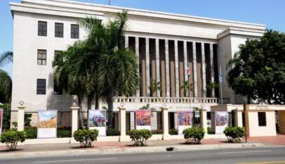Ministerio de Educación mantiene suspensión de docencia en provincias bajo alerta roja