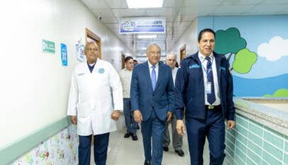 Ministro Andrés Bautista visita Hospital General Docente de la Policía Nacional