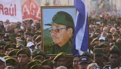 “Nadie lo va a secuestrar”: manifestantes en Cuba cierran filas en torno a Castro tras imputación de EE. UU.