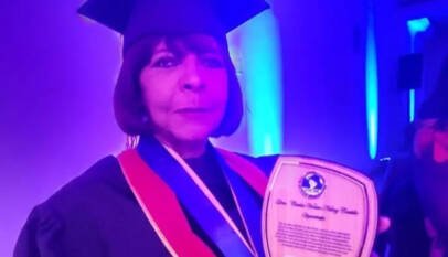 Neumóloga recibe máxima distinción internacional por sus aportes y trayectoria médica