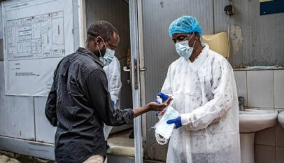 OMS considera «bajo» el riesgo global de la actual epidemia de ébola en RD Congo y Uganda OMS considera «bajo» el riesgo global de la actual epidemia de ébola en RD Congo y Uganda