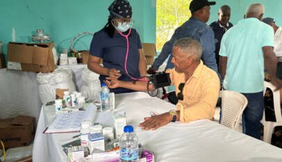 Operativo en Monte Plata revela el drama de comunidades sin acceso rápido a salud