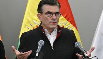 Presidente de Bolivia promulga ley que elimina límites al estado de excepción en medio de la crisis