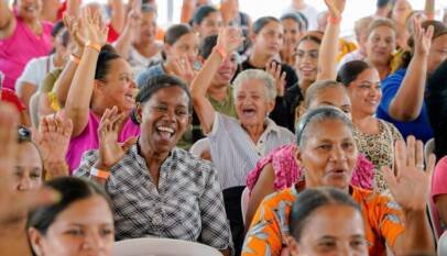 PROPEEP y DASAC llevan alegría a las madres de Baitoa, Santiago, con múltiples regalos PROPEEP y DASAC llevan alegría a las madres de Baitoa, Santiago, con múltiples regalos