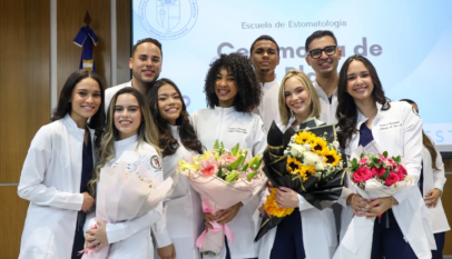 PUCMM realiza ceremonia de entrega de batas blancas a alumnos de Estomatología