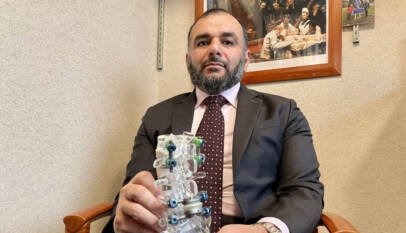 Robots, IA e implantes inteligentes: la nueva cirugía de columna que promete cambiar la vida de millones Robots, IA e implantes inteligentes: la nueva cirugía de columna que promete cambiar la vida de millones