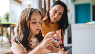Señales del autismo en la infancia: lo que sí y lo que no debe alarmar a los padres