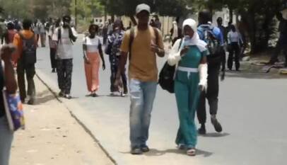 Sonko toma el control del Parlamento, un desafío al presidente de Senegal