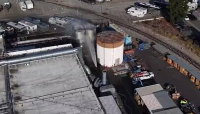 Tanque de productos químicos dañado genera emergencia en California