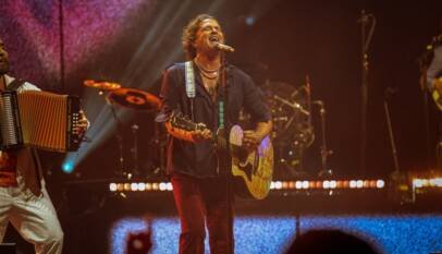 ‘Te dedico’ trae a Carlos Vives de vuelta al No. 1 de Latin Airplay: ‘Sigue sorprendiéndome’ ‘Te dedico’ trae a Carlos Vives de vuelta al No. 1 de Latin Airplay: ‘Sigue sorprendiéndome’