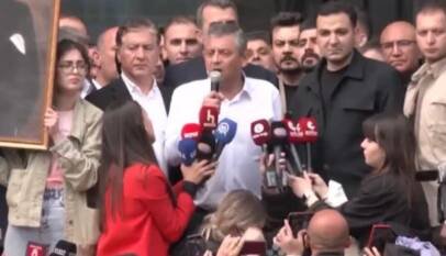 Turquía: opositores denuncian «ataque a la democracia» tras destitución del líder del partido CHP
