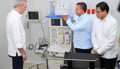 Abinader inaugura hospital renovado en Santiago con inversión superior a RD3 millones