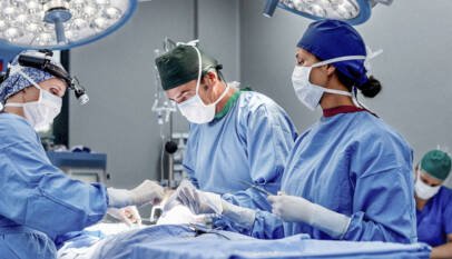 China realiza el primer trasplante combinado de hígado y riñones de cerdo en un humano China realiza el primer trasplante combinado de hígado y riñones de cerdo en un humano