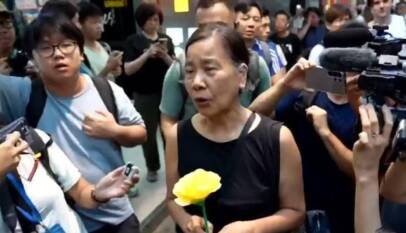 Ciudadanos en Hong Kong desafían las restricciones y recuerdan el aniversario de Tiananmen Ciudadanos en Hong Kong desafían las restricciones y recuerdan el aniversario de Tiananmen