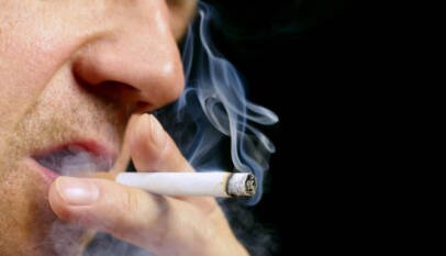 Descubren la proteína que desencadena daño pulmonar y cardíaco por el humo del cigarrillo