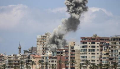 El ejército israelí bombardea la ciudad de Tiro, en el sur de Líbano