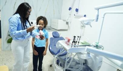 INABIE mejora la sonrisa de casi 3,000 estudiantes de Boca Chica con la puesta en funcionamiento de un módulo bucal