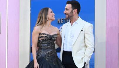 Jennifer Lopez y Brett Goldstein abordan rumores de romance: ‘Sabes lo que todo el mundo está diciendo’ Jennifer Lopez y Brett Goldstein abordan rumores de romance: ‘Sabes lo que todo el mundo está diciendo’