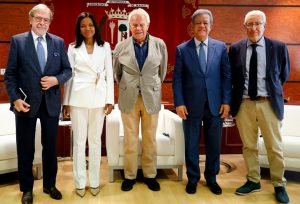 Leonel Fdez. y Felipe González alertan sobre “caos mundial”