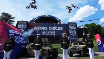 «Pan y circo»: artes marciales y pirotecnia, así fue el insólito show en la Casa Blanca por cumpleaños de Trump «Pan y circo»: artes marciales y pirotecnia, así fue el insólito show en la Casa Blanca por cumpleaños de Trump