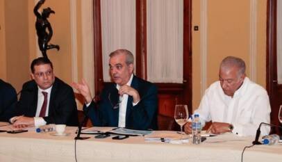 Presidente Abinader afirma que la cooperación entre el Gobierno y sectores productivos fortalece la estabilidad y protege a la población de efectos externos