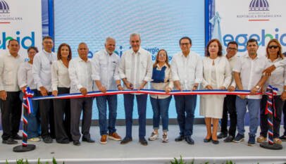 Presidente Abinader inaugura carretera y aulas en Santiago