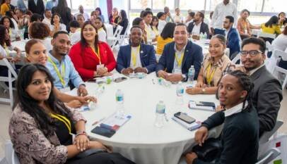 Presidente Abinader llama a los jóvenes a ser guardianes de la ética y se autodenomina presidente del Sistema Nacional de Ética Juvenil