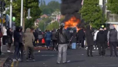 Protestas antiinmigración por ataque con cuchillo en Irlanda del Norte