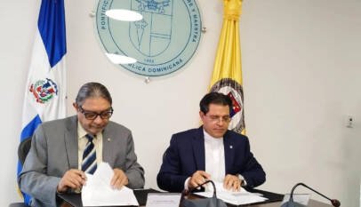 PUCMM y el Hospital Semma Santiago renuevan convenio de docencia médica