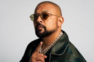 Ronaldinho se une a Sean Paul y más para ‘Camisa 10’, primer álbum estelar bajo su nuevo sello Tu Música Ronaldinho se une a Sean Paul y más para ‘Camisa 10’, primer álbum estelar bajo su nuevo sello Tu Música