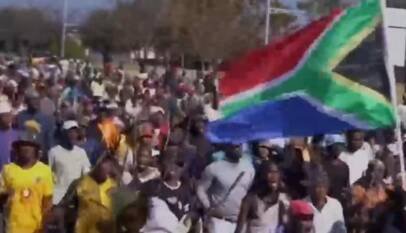 Sudáfrica en tensión: marchas de militantes xenófobos fijan plazo para expulsar migrantes