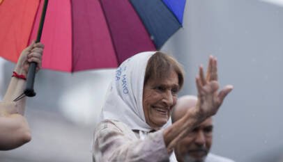 Taty Almeida y el legado de las Madres de Plaza de Mayo en Argentina Taty Almeida y el legado de las Madres de Plaza de Mayo en Argentina