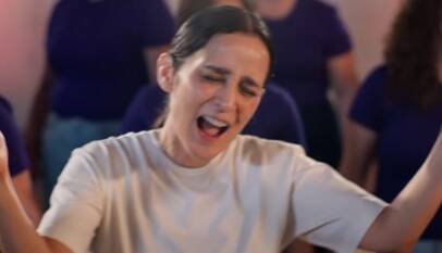 Tras ola de críticas a Julieta Venegas por canción futbolística, presidenta de México se pronuncia