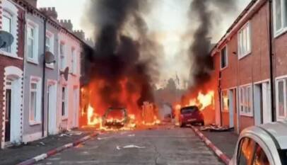 Varios incendios en Belfast en medio de protestas antimigratorias de la extrema derecha irlandesa