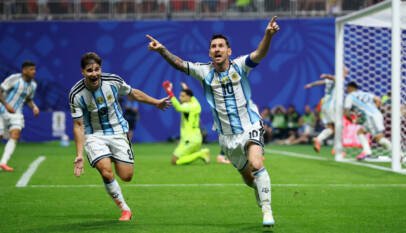 Argentina avanza a cuartos de final de la Copa del Mundo tras remontar ante Egipto (3-2)