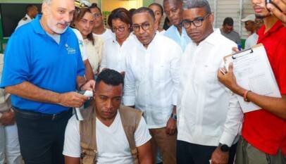 DA y Armada realizan multidisciplinario operativo médico con más de 15 especialidades en Monte Plata