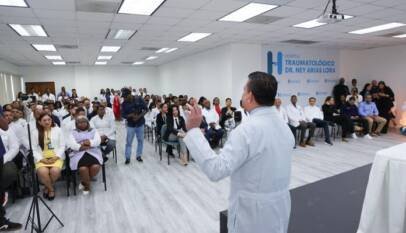 Director del SNS da la bienvenida a los nuevos residentes médicos del Hospital Ney Arias Lora