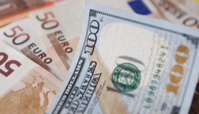 El dólar bajó 11 cts. y euro 18; eran vendidos .52 y .19