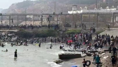 En directo: cientos de migrantes cruzan a nado a la española Ceuta; Marruecos busca bloquearlos en la frontera En directo: cientos de migrantes cruzan a nado a la española Ceuta; Marruecos busca bloquearlos en la frontera