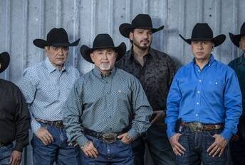 Intocable hace historia con 6 Premios Diamante Latino de la RIAA