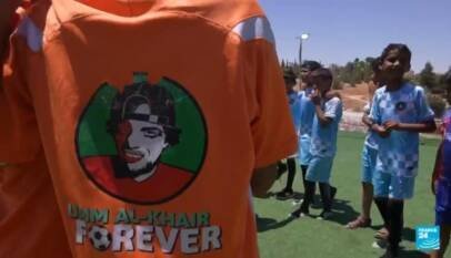 Los niños de Umm Al-Khair sueñan con el Mundial, pero Israel quiere demoler su único campo de fútbol