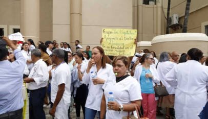 “Médico sí, delincuente no”: la protesta que trasladó a las calles el caso de una paciente lesionada