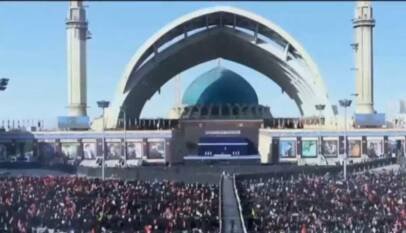 Miles de iraníes se reúnen en Teherán para las ceremonias fúnebres de Alí Jamenei