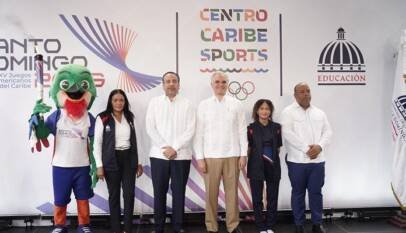 Ministro Luis Miguel De Camps recibe antorcha de los XXV Juegos Centroamericanos y del Caribe Santo Domingo 2026