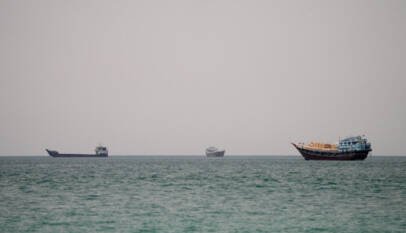 Petrolero es alcanzado por un «proyectil desconocido» frente a la costa de Omán, cerca del estrecho de Ormuz