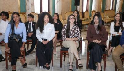 Presidente Abinader recibe a estudiantes de origen dominicano destacados en el extranjero
