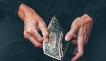 Problemas con el dinero podrían hacer envejecer el cerebro Problemas con el dinero podrían hacer envejecer el cerebro