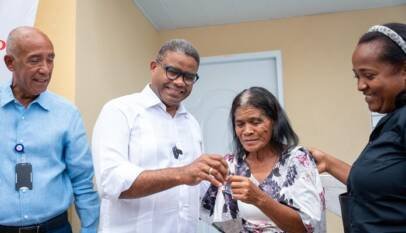 Propeep construye y entrega vivienda digna a doña Olinda de 73 años, en Manoguayabo, que le devuelve tranquilidad y esperanza a toda su familia