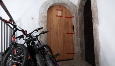 ¿Qué se sabe del hallazgo de los restos de cinco bebés en una vivienda del sur de Francia?