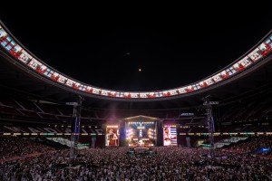 ‘¡Que viva la bachata!’ Romeo Santos y Prince Royce celebran el género ante 54.000 personas en Madrid ‘¡Que viva la bachata!’ Romeo Santos y Prince Royce celebran el género ante 54.000 personas en Madrid